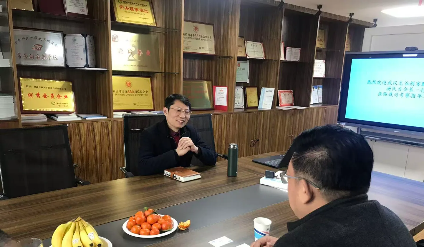 武汉光谷创客服务联合会 汤民安会长一行莅临我司考察指导工作